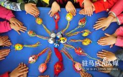黄淮学院外籍师生亲身感悟端午文化魅力