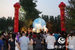 平舆蓝天芝麻小镇荷塘月色600亩荷花竞相开放成游客绝佳夜游打卡地