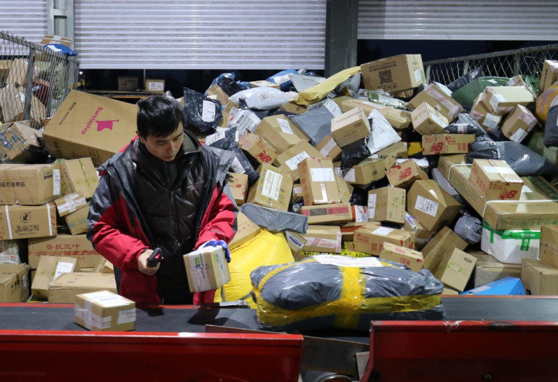 端午快递业务量增超4成 揽收包裹6.07亿件