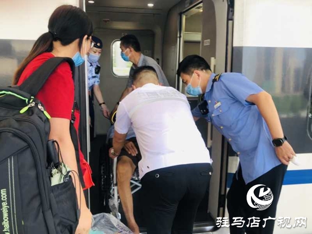驻马店西站：帮扶重点旅客  真情温暖人心