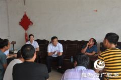 中原银行驻马店分行党委书记、行长万三华一行赴泌阳高邑乡惠农点调研指导工作