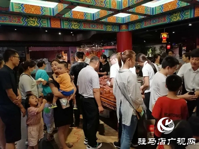 驻马店天中老街：“升级”你的地摊摊位