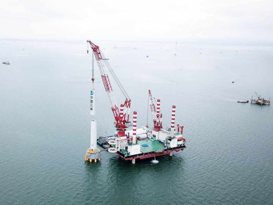 中国单机容量最大海上风机并网发电，年减燃煤消耗近1.3万吨