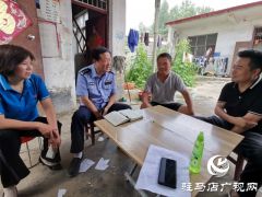 新闻故事：村民家来了“特殊的客人”