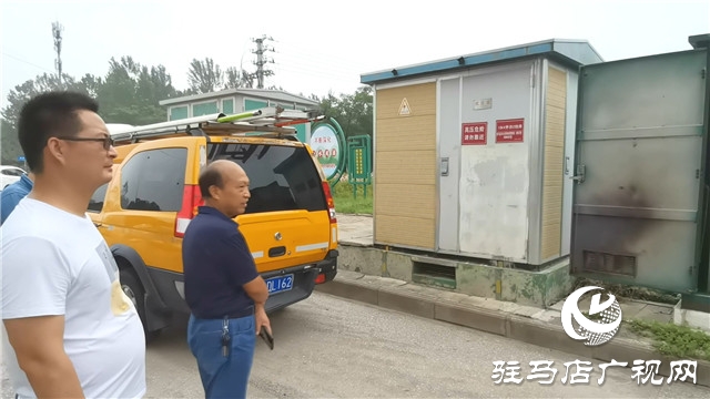 驻马店文明路上高压分变箱突然冒烟起火