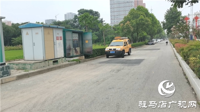 驻马店文明路上高压分变箱突然冒烟起火