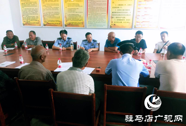 南海派出所政委陈卫华深入分包村委开展走访调研工作