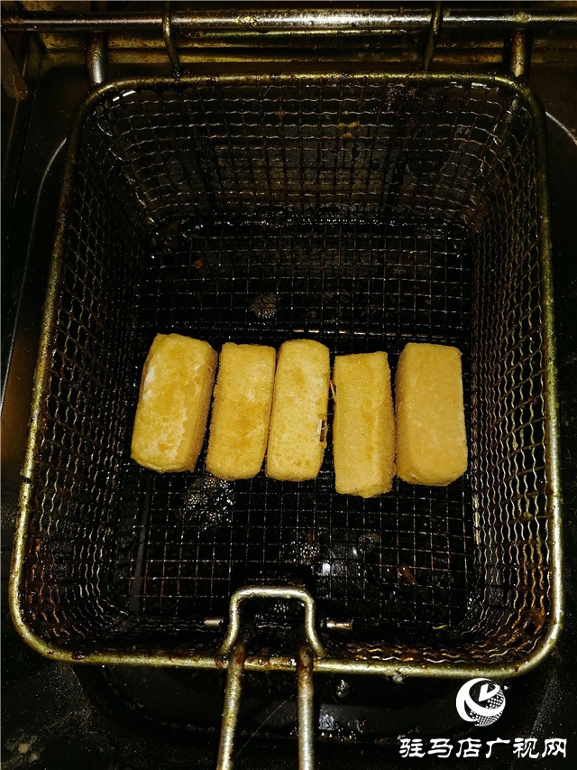 “锅巴豆腐”，让甘伟过上安逸生活