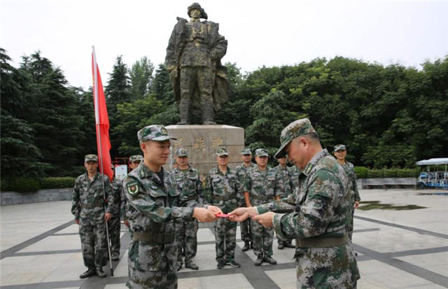 驻马店市驿城区民兵无人机侦察救援排接受革命军史教育