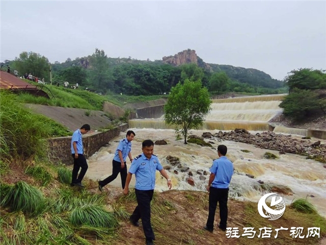 遂平县公安局嵖岈山派出所加强水库 河道安全巡查工作