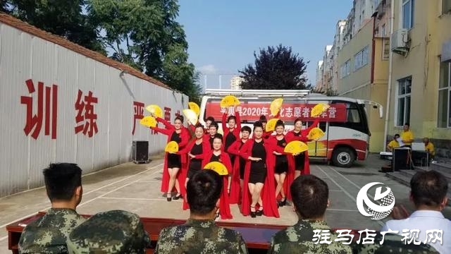 平舆县送文化进军营活动走进县武警中队