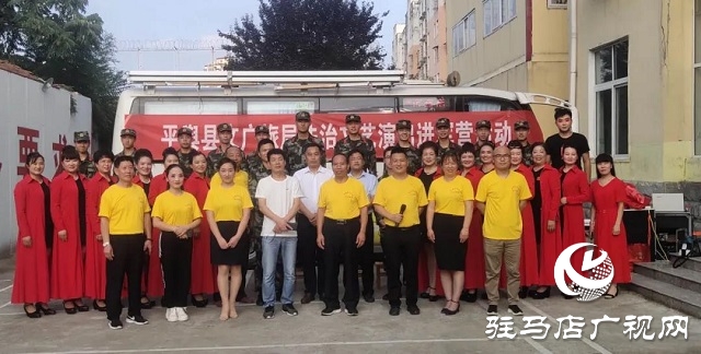 平舆县送文化进军营活动走进县武警中队