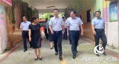 中原银行驻马店分行与驿城区教育局爱心助学交接仪式