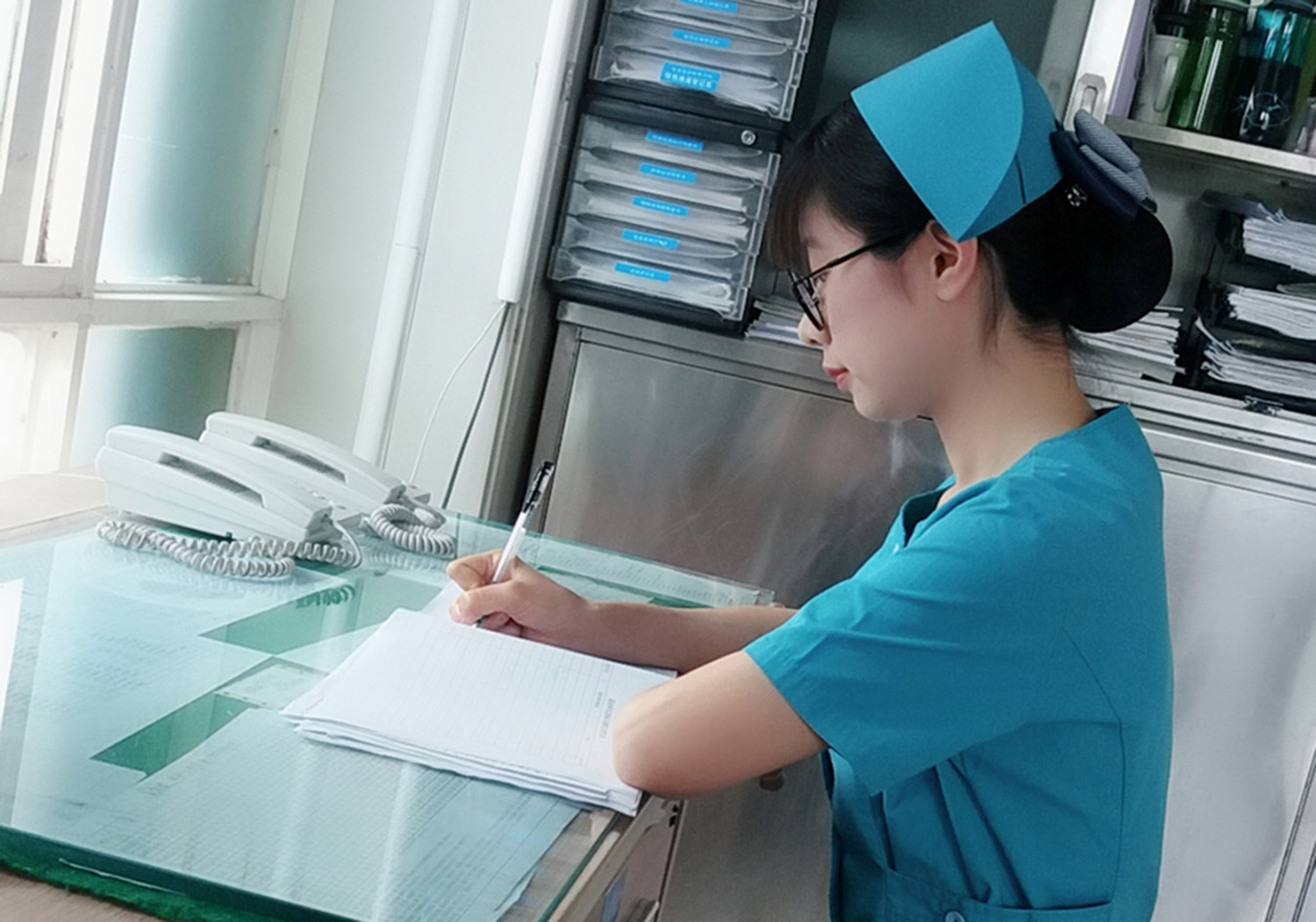 “出彩河南人”第二届最美医生颁奖典礼举行