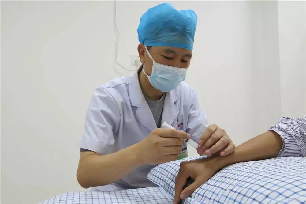 河南：未来三年，看病不做难 身边有人管