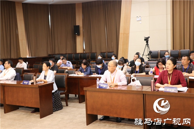 第14届中国心理学家大会  第二场圆桌论坛在驻马店市广播电视中心直播间召开