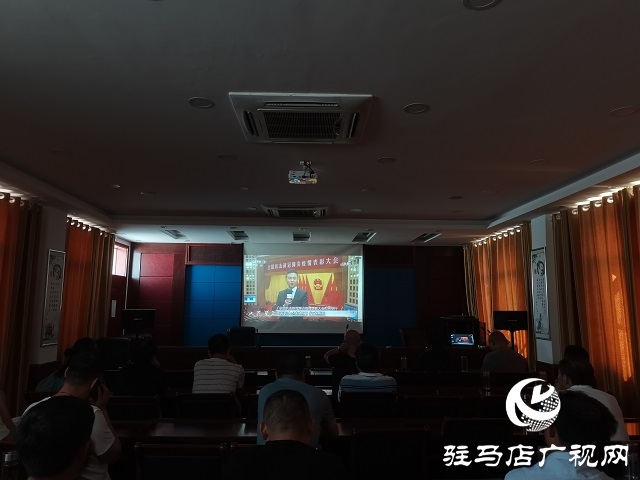 确山县卫生计生监督所组织收听收看全国抗击新冠肺炎疫情表彰大会