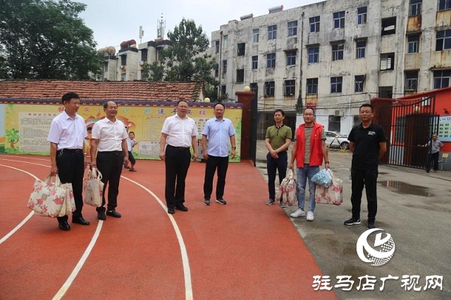 深深敬师义、浓浓关爱情  ——平舆县古槐街道党政主要领导教师节看望慰问一线教师及教育工作者