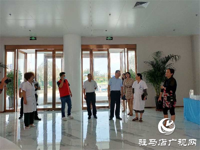中原银行驻马店分行党委书记、行长万三华一行赴广济医院实地调研