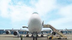 河南首条国际货运定期航线运营十年 十年“铁粉”护航“空中丝路”