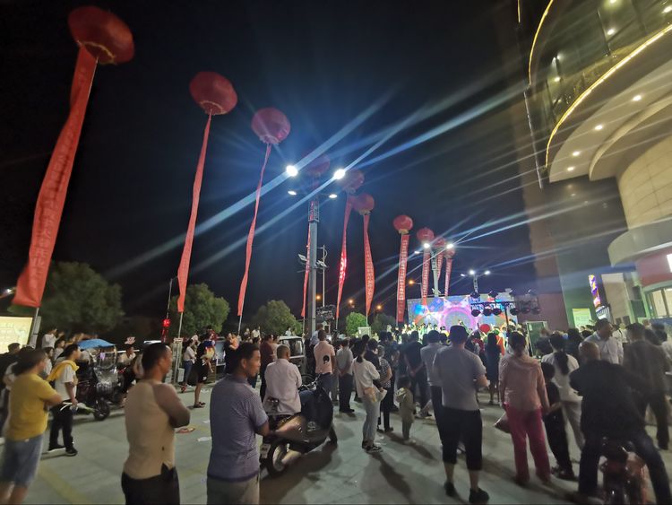 汝南宿鸭湖小黄牛火锅烧烤主题餐厅盛大开业暨汝南县首届雪花啤酒节启动仪式圆满举行