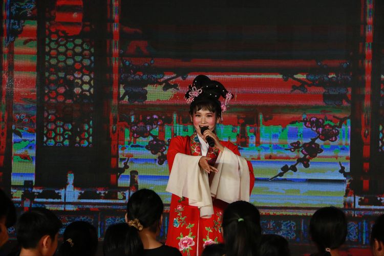 汝南宿鸭湖小黄牛火锅烧烤主题餐厅盛大开业暨汝南县首届雪花啤酒节启动仪式圆满举行