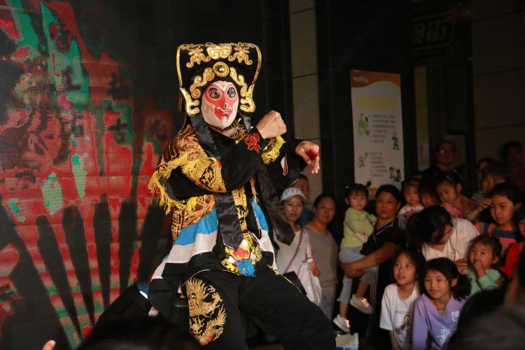 汝南宿鸭湖小黄牛火锅烧烤主题餐厅盛大开业暨汝南县首届雪花啤酒节启动仪式圆满举行