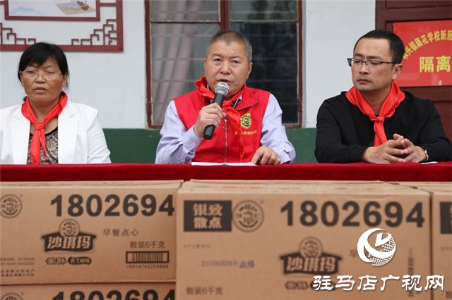 徐福记“福满校园”连续7年走进河南为2所山区学校送来课间营养补充餐，同时带来了环保课和营养课