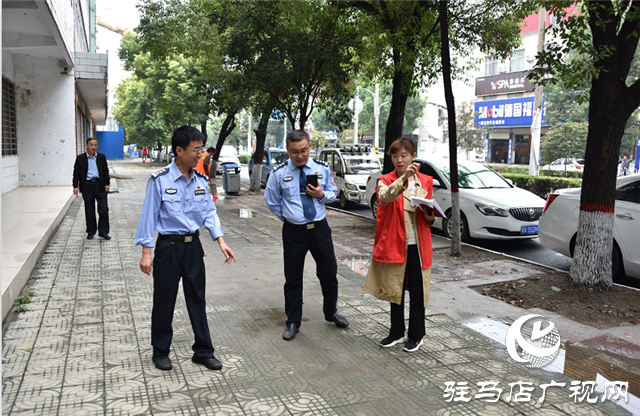 平舆县公安民警助力全县创文攻坚