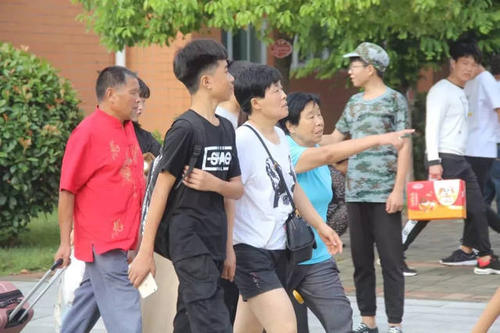黄淮学院经济与管理学院稳步推进智慧迎新