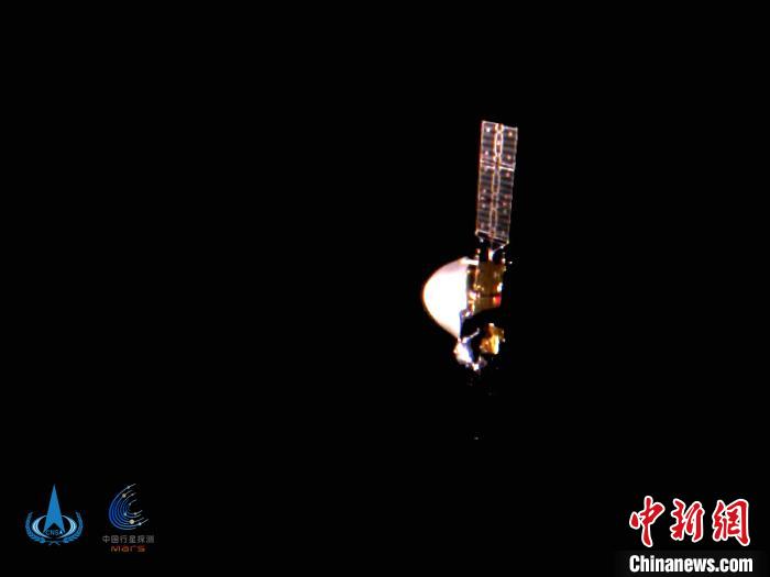 向祖国报平安天问一号火星探测器传回深空“自拍”照