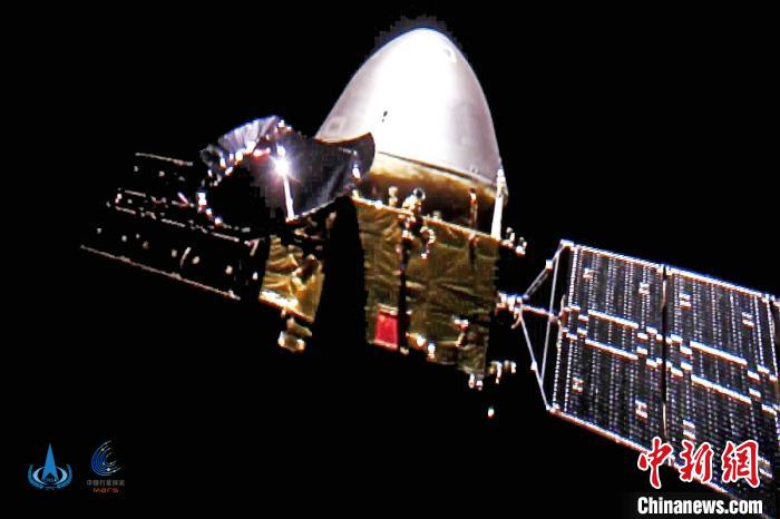 10月1日，中国国家航天局发布中国首次火星探测任务天问一号探测器飞行图像，这是中国天问一号探测器首次深空“自拍”。　国家航天局供图 摄