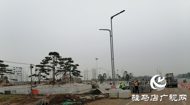 【组图】第三届中国农民电影节活动广场及舞台正紧张铺设和搭建