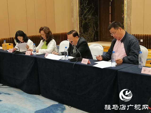 “科教影视论坛”让2020中国农民丰收节——第三届中国农民电影节“增收