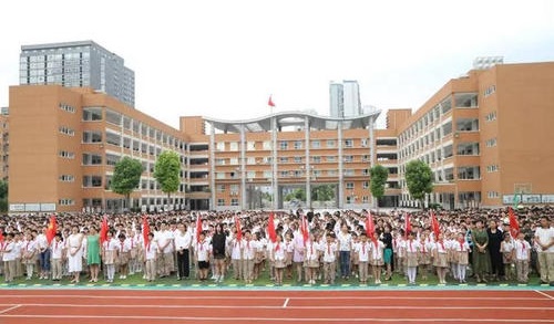 抽检54所重点中小学校 驻马店市学生服质量全部合格