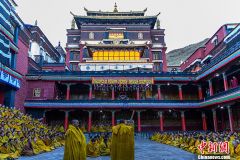 十一世班禅参加扎什伦布寺高级辩经