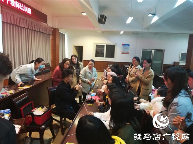 面塑艺人张新芳传授技艺
