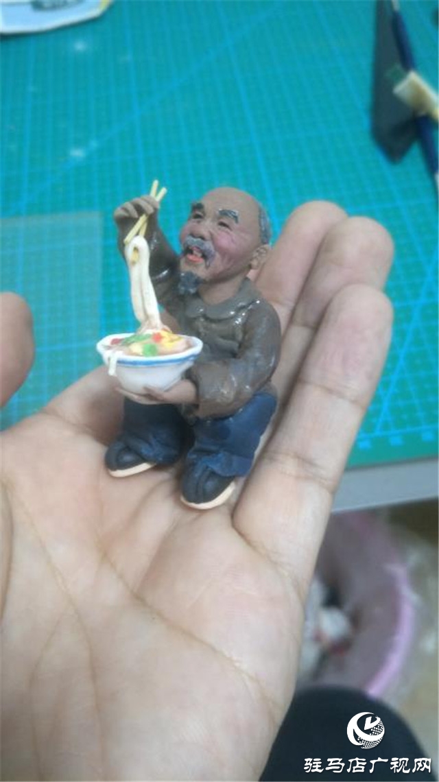 面塑艺人张新芳传授技艺