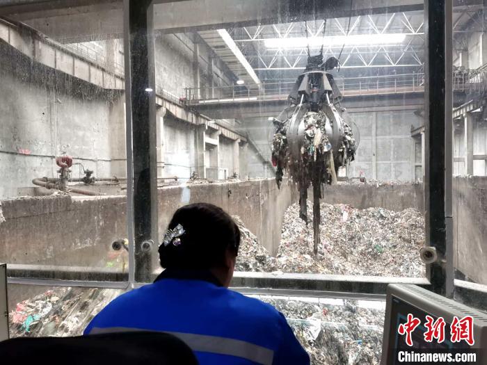 襄阳恩菲环保能源公司焚烧处理生活垃圾 胡传林 摄
