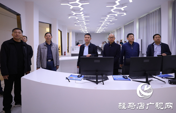 驿城区召开庆祝新中国第二十一个记者节座谈会