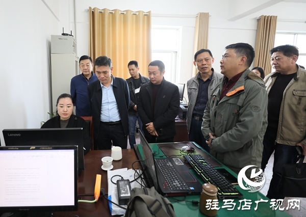 驿城区召开庆祝新中国第二十一个记者节座谈会