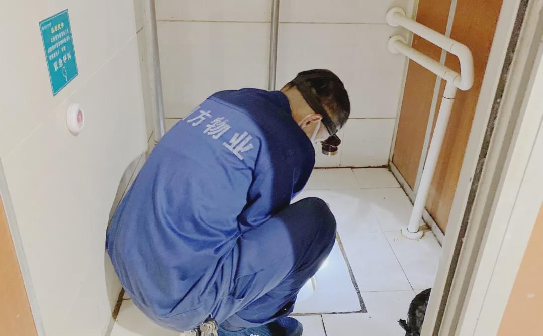 驻马店市中心医院赵维新：三十年不怕苦和累，勤恳做好维修工