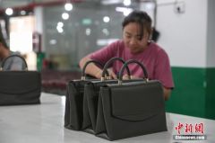 人社部：累计帮助358万搬迁贫困劳动力实现就业