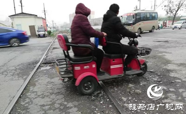 铁路道口失修成“拦路虎” 两部门推诿四个月未果