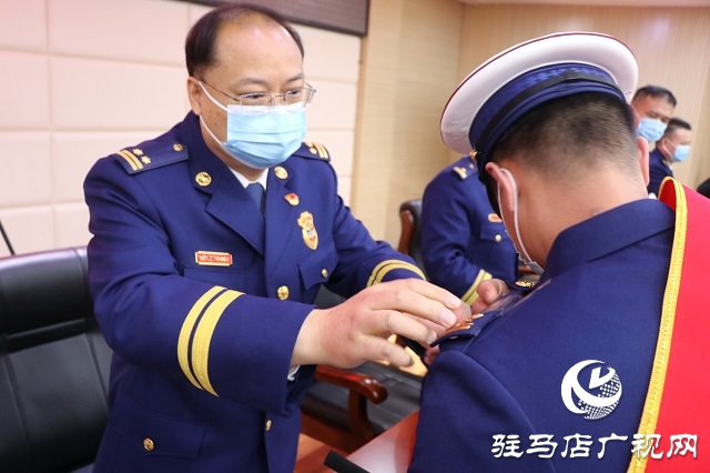 驻马店市消防救援支队举行2020年冬季消防员退出仪式