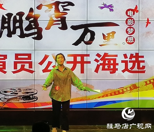 电影《鹏霄万里》剧组到黄淮学院选演员