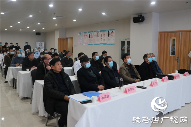 书画及摄影艺术家走进驻马店广济医院开展公益创作活动
