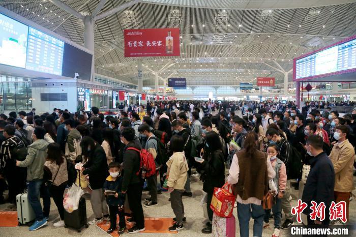 2021春运火车票今开抢！窗口售票还在 支持现金购票 