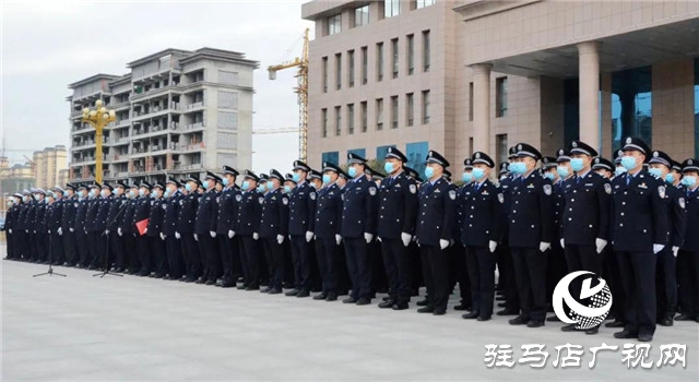 西平县公安局举行庆祝中国人民警察节升旗仪式暨110宣传日活动