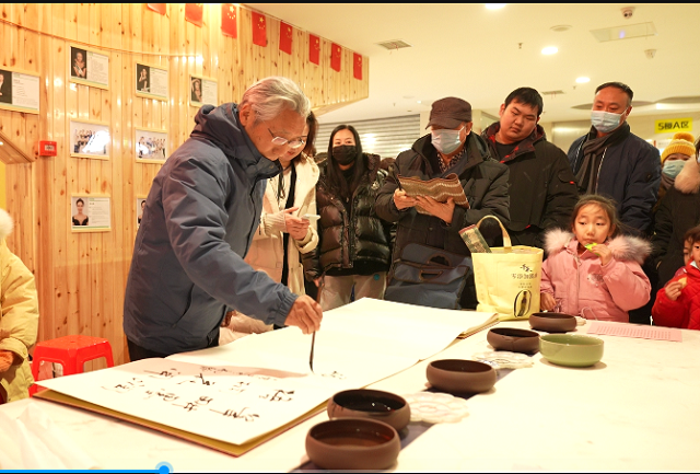 驻马店文艺名家支教服务队走进花之梧培训学校